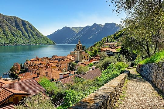 Town along the banks of Lake Como