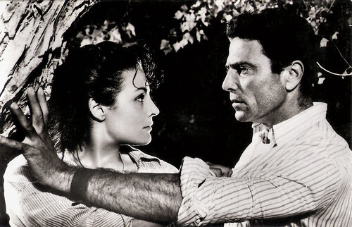 Carmen Sevilla and Raf Vallone in La venganza (1958)