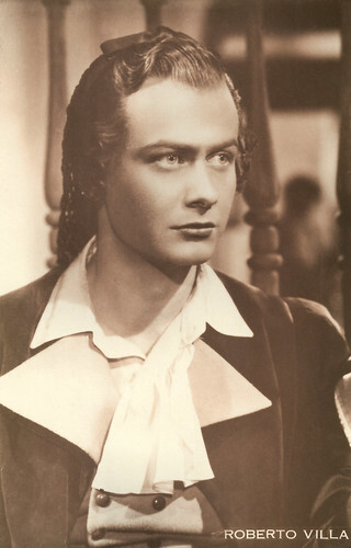 Roberto Villa in L'Elisir d'amore (1941)