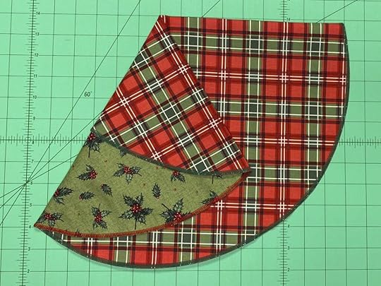 30-Minute Christmas Tree Serger Napkin Sewing Tutorial