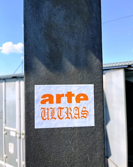 Ein Aufkleber 