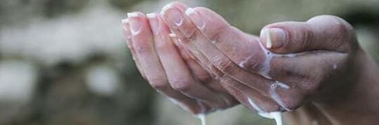 Recensione di Profumo di latte fresco di Marco Belluardo-Crosby