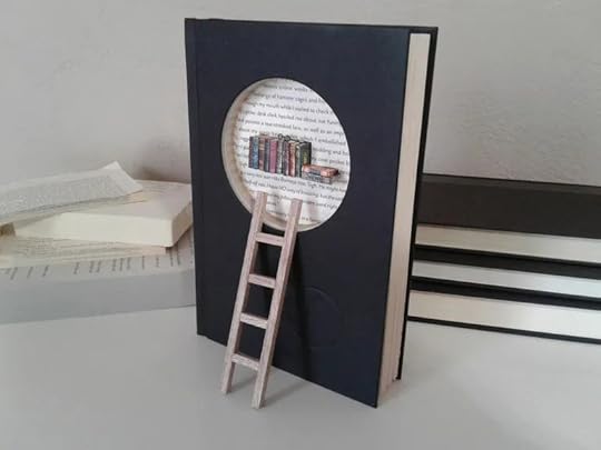 Library-book-sculpture