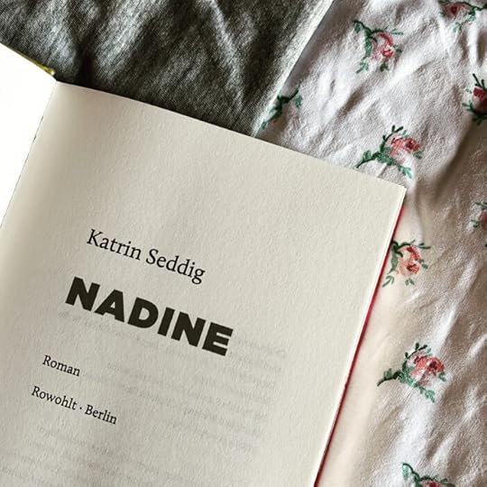 Das Titelblatt des Romans Nadine von Katrin Seddig