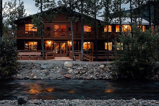 denali backcountry lodge at dusk