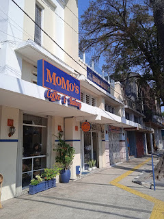 Momo coffee and bakery kajoetangan