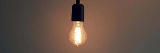 Recensione di Chi dà luce rischia il buio di Giulia Ciarapica