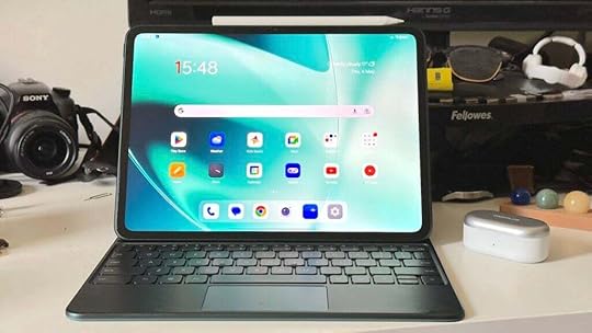 OnePlus Pad with magnetic keyboard case and Stylo