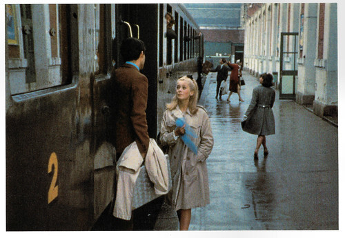 Catherine Deneuve and Nino Castelnuovo in Les parapluies de Cherbourg (1964)
