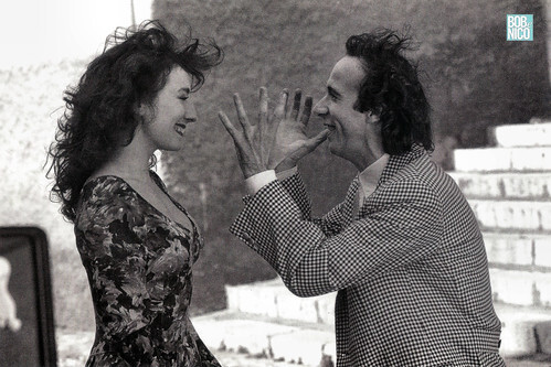 Nicoletta Braschi and Roberto Benigni in Il piccolo diavolo (1988)