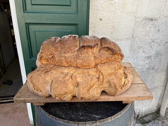 A loaf of bread on a wooden boardDescription automatically generated