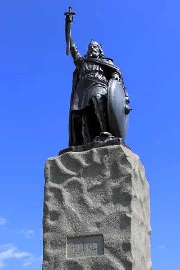Photo of statue of Alfred the Great in Winchester
