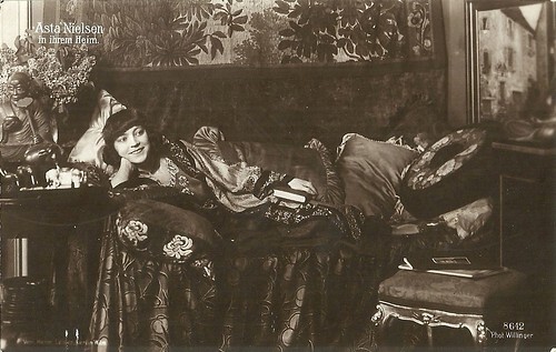 Asta Nielsen at home