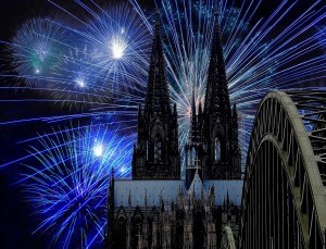 phrases and their meanings | Fireworks at Cologne Cathedral, Germany