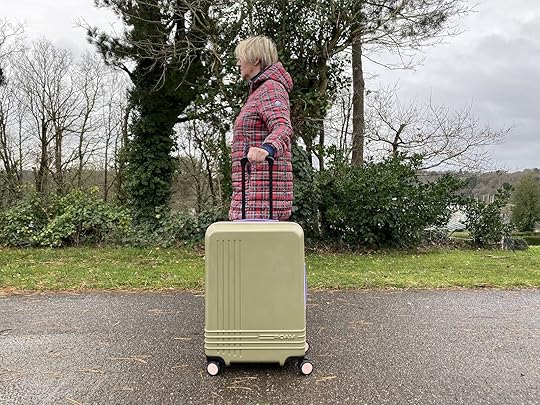 Roam Luggage: Fully customizable suitcases made in the US