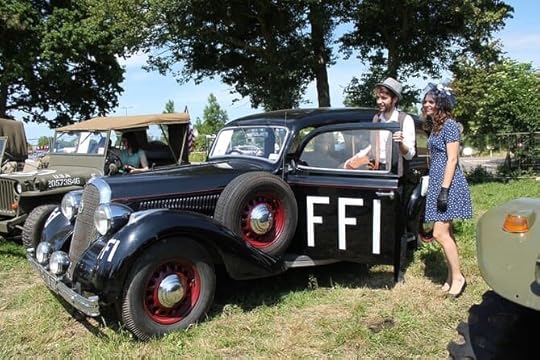 Historical cars during the visit of the Normandy Landing Beaches - Private tour.