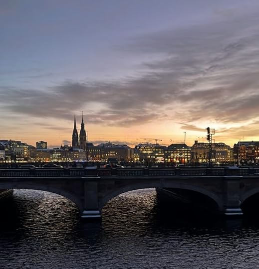 Abendblick von der Kennedy-Brücke in Richtung Jungfernstieg