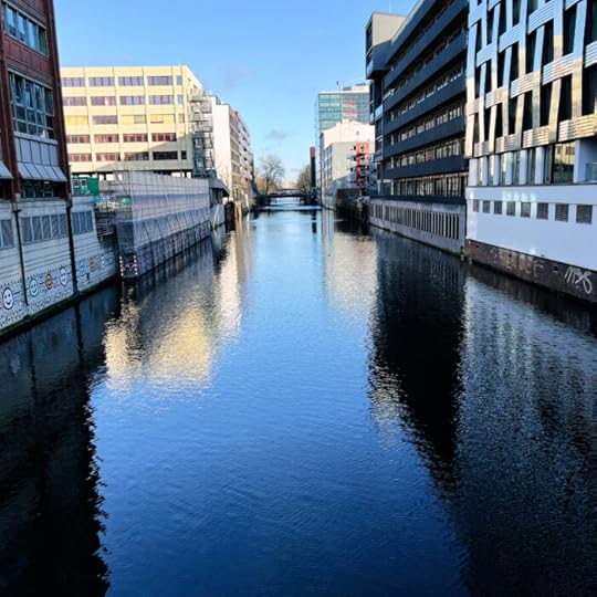 Blick über ein Fleet in Hammerbrook, Bürohäuser an den Ufern