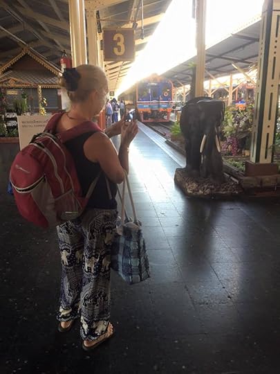 The Backpacking Housewife travelling in Thailand. Janice Horton