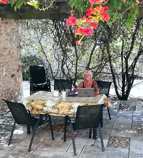 JANICE HORTON WRITING OUTDOORS