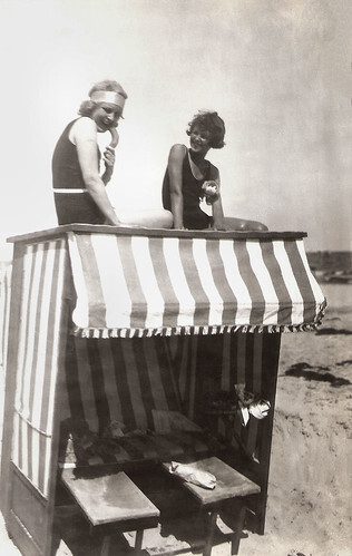Xenia and Tamara Desni