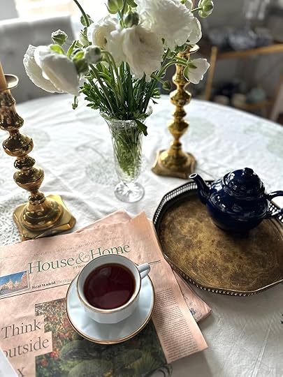 Teatablewhiteflowers