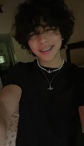 Stylish Curly Haircuts for Boys and Men