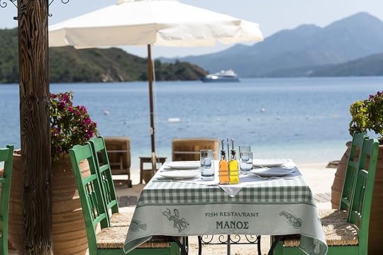 D maris bay - table at Manos restaurant