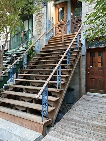 Montreal stairs, Hmm... blog