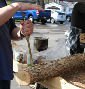 Sawdust inoculation tool