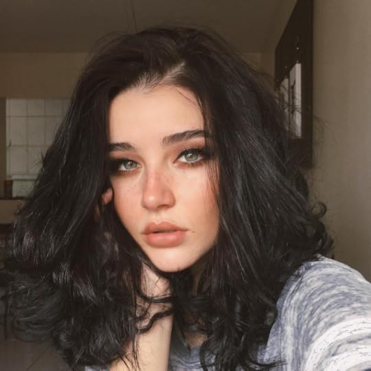 List 97+ Pictures Girl With Dark Hair And Blue Eyes Superb