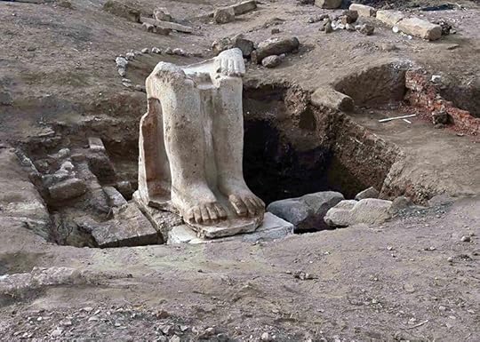 Rameses statue feet