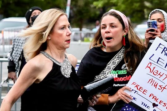 Gaza protester confronts woman going into the White House Correspondents Dinner
