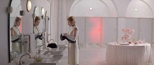 Helen Mirren touches up in