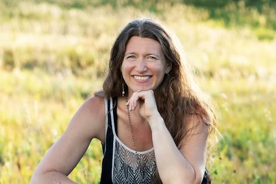 Dr. Arielle Schwartz smiling at camera in a sunny field. EFT Tapping for trauma practitioner