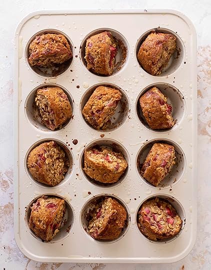 strawberries and cream oatmeal cups