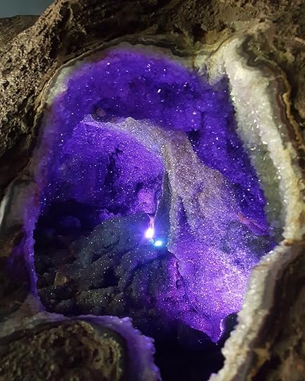 Най-голямата и най-красива кристална пещера от аметист