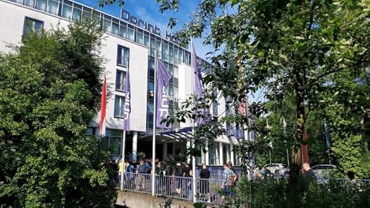 Queue outside Stadthalle Neuss for Los Amigos convention