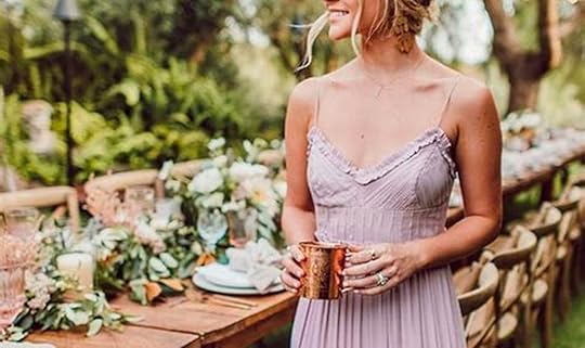 5 Essential Tips on What to Wear to a Backyard Wedding