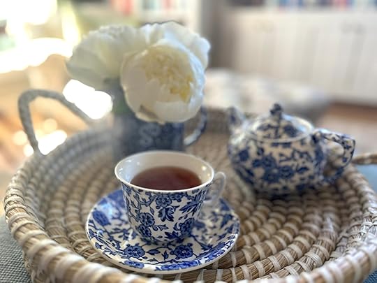 Burleighteacuphorizontaltraywhitepeonies