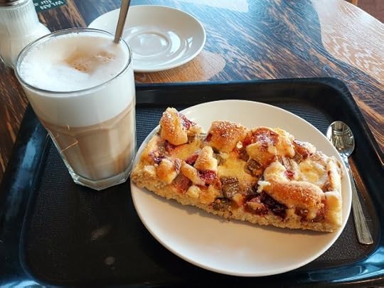 Latte macchiato and spelt rhubarb cake
