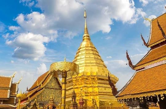The breathtakingly stunning golden chedi (also known as a pagoda or stupa) and all the shining gold-plated Buddha statues at Wat Phra That Doi Suthep 