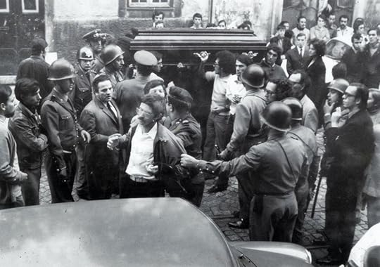 Funeral de José Ribeiro Santos, estudante morto pela DGS em outubro de 1972