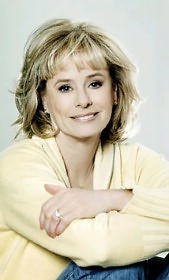 Kathy Reichs signs Fire and Bones