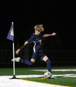 Landon Stuart taking a corner kick at Steinbrenner High School
