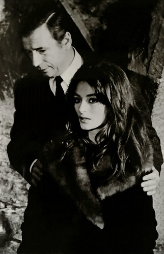 Yves Montand and Anouk Aimee in Un soir un train (1968)