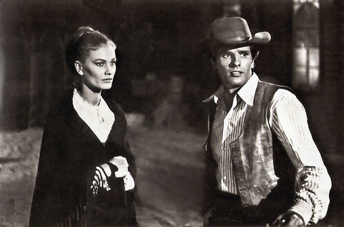Giuliano Gemma and Ida Galli in Adiós gringo (1965)