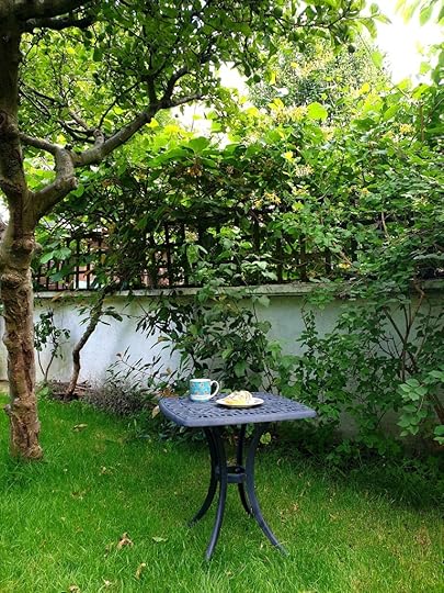 Tea and cake in the garden