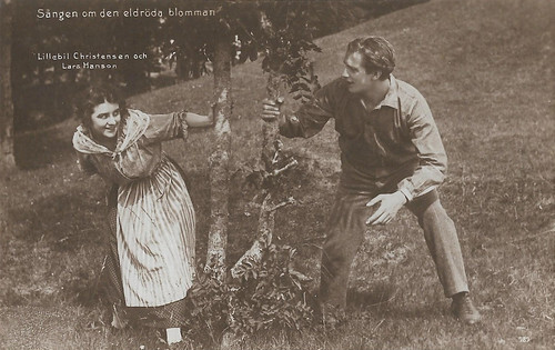 Lars Hanson and Lillebil Christensen in Sången om den eldröda blomman (1919)