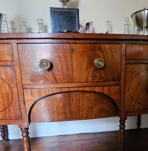 Picture of a sideboard that looks really miserable